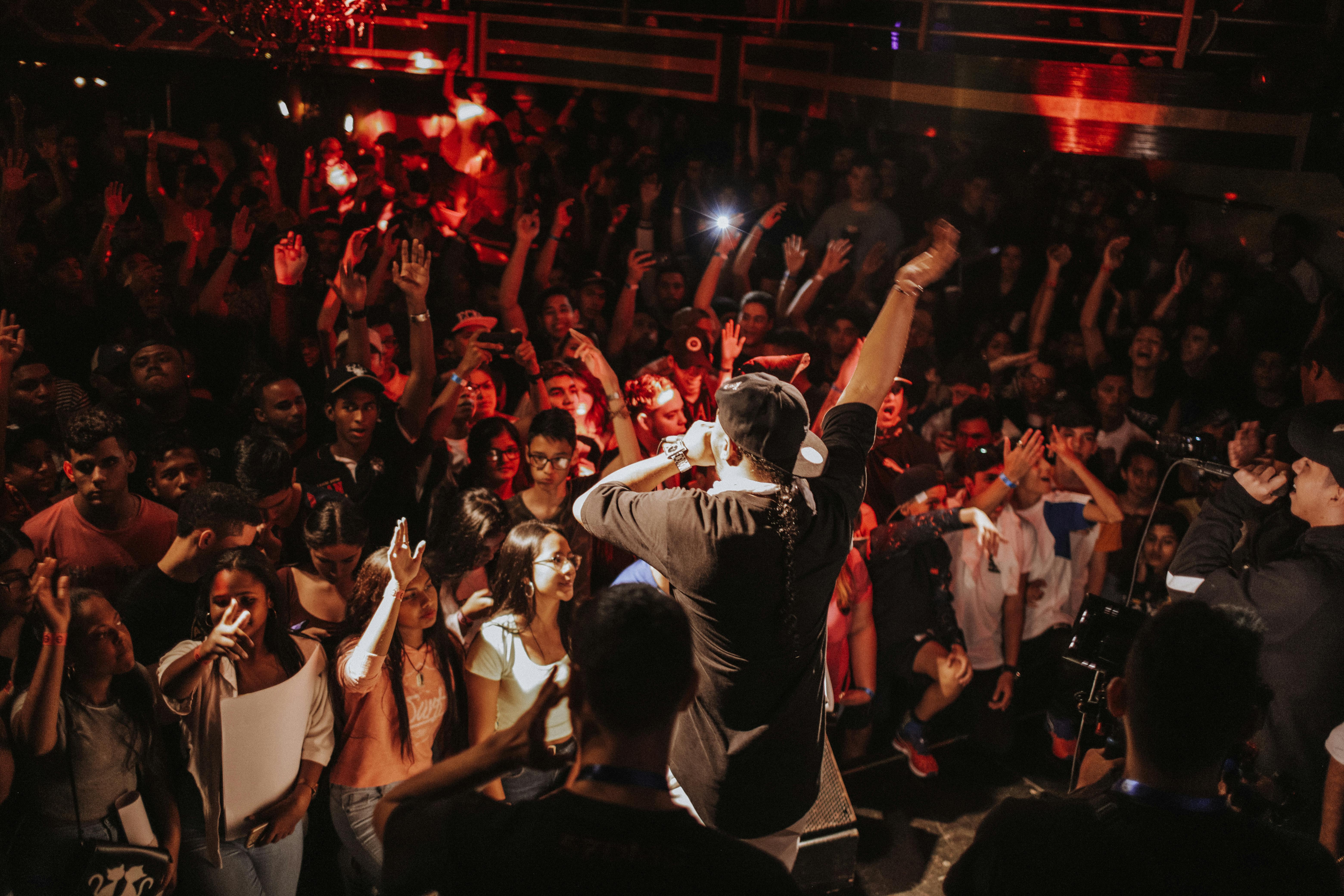 L7NNON: identidade, vivência e conexão no rap nacional
