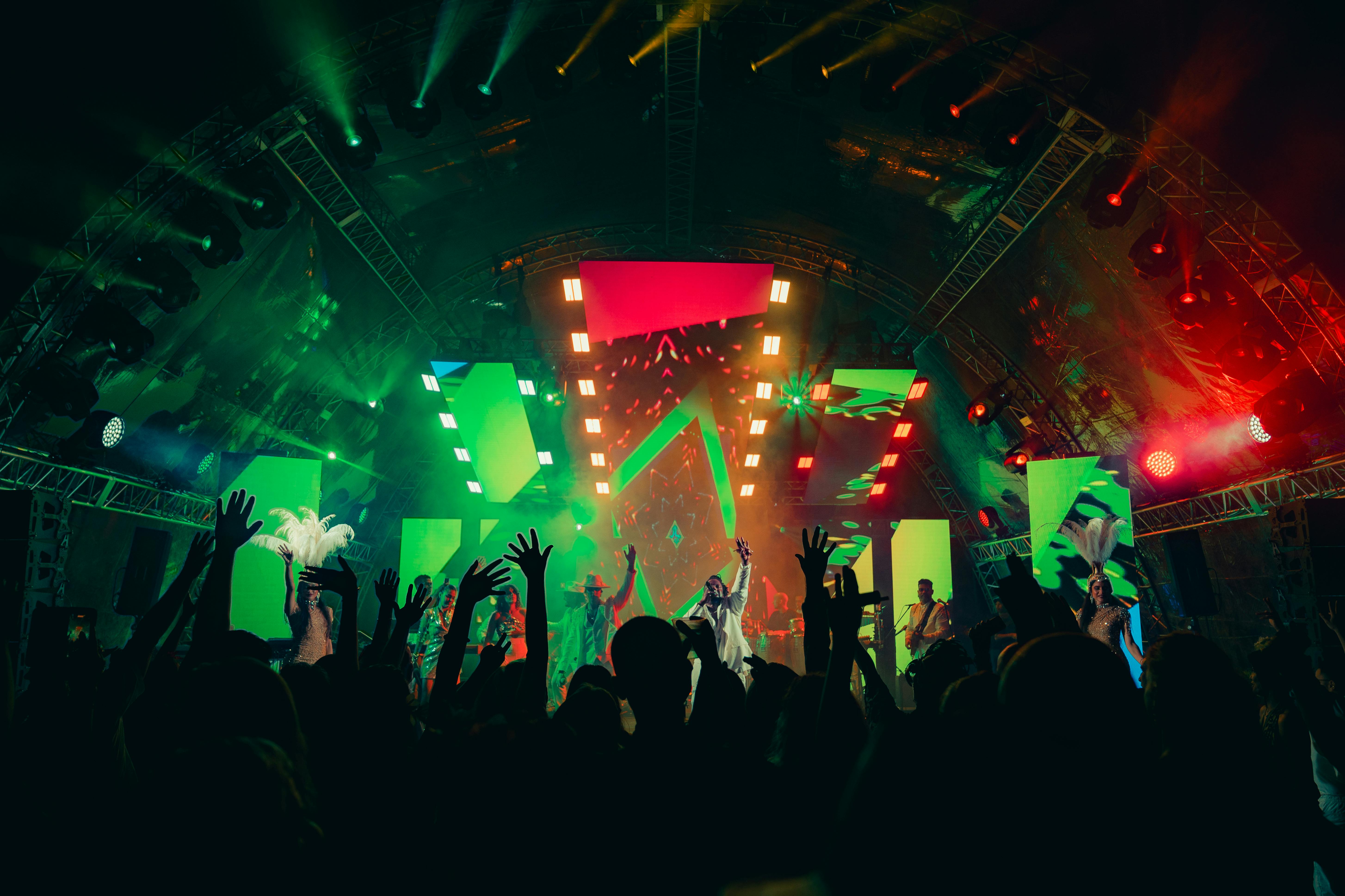 J Balvin: carreira, hits e a energia que transforma qualquer palco